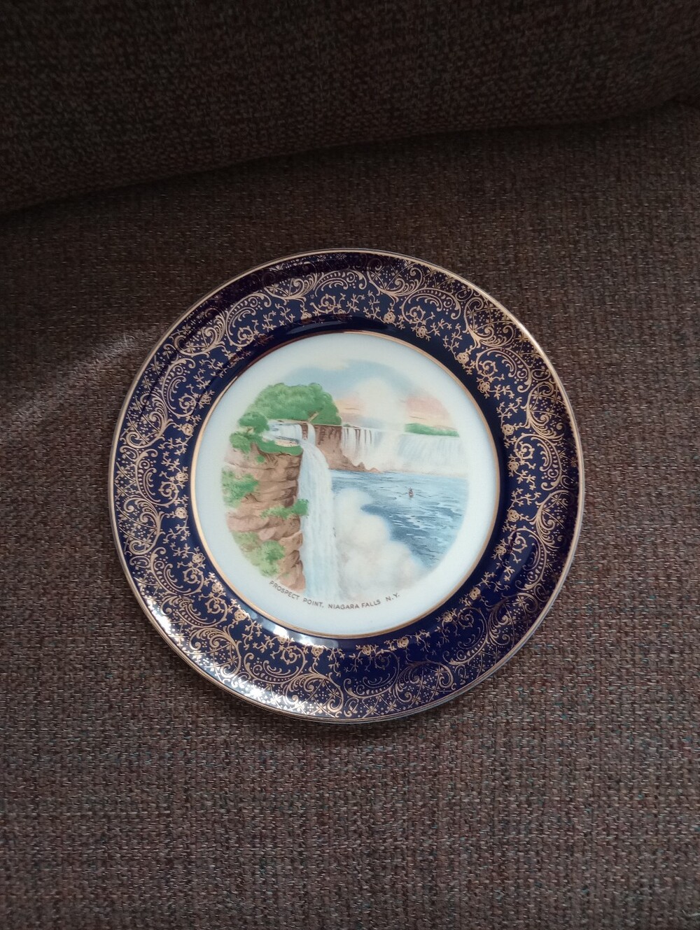 Decorative Cobalt Blue & 22k Gold Niagara Falls New York Collector Plate